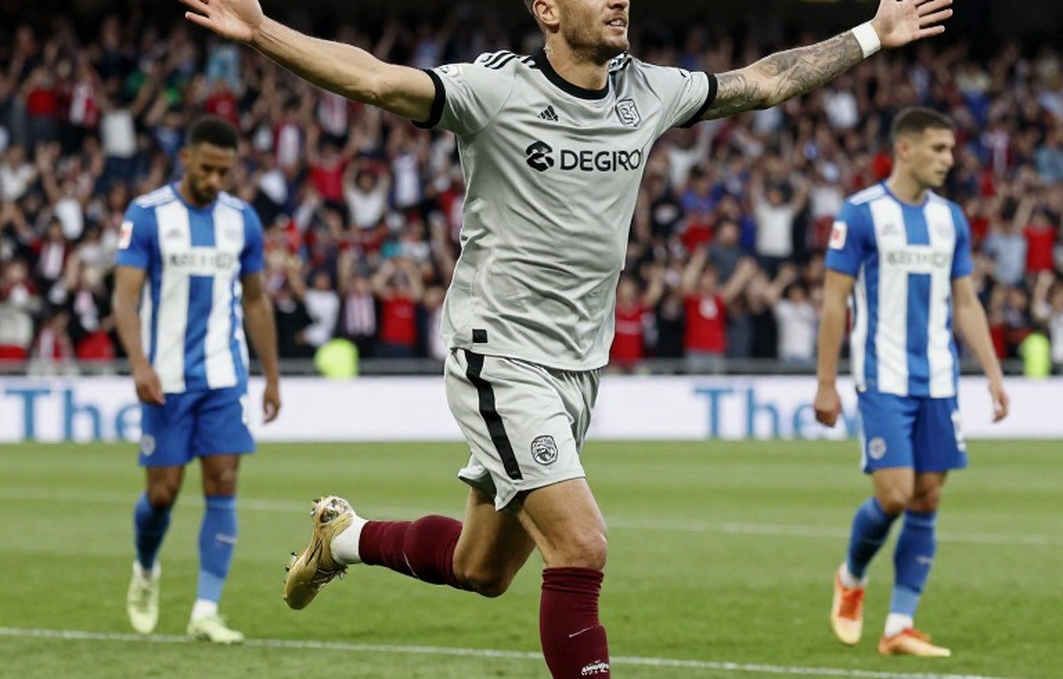 Doan Van Hau's Four-Match Ban: The Line Between a Club-Level Sentence and a National Team Spot Doan Van Hau's Four-Match Ban: The Line Between a Club-Level Sentence and a National Team Spot