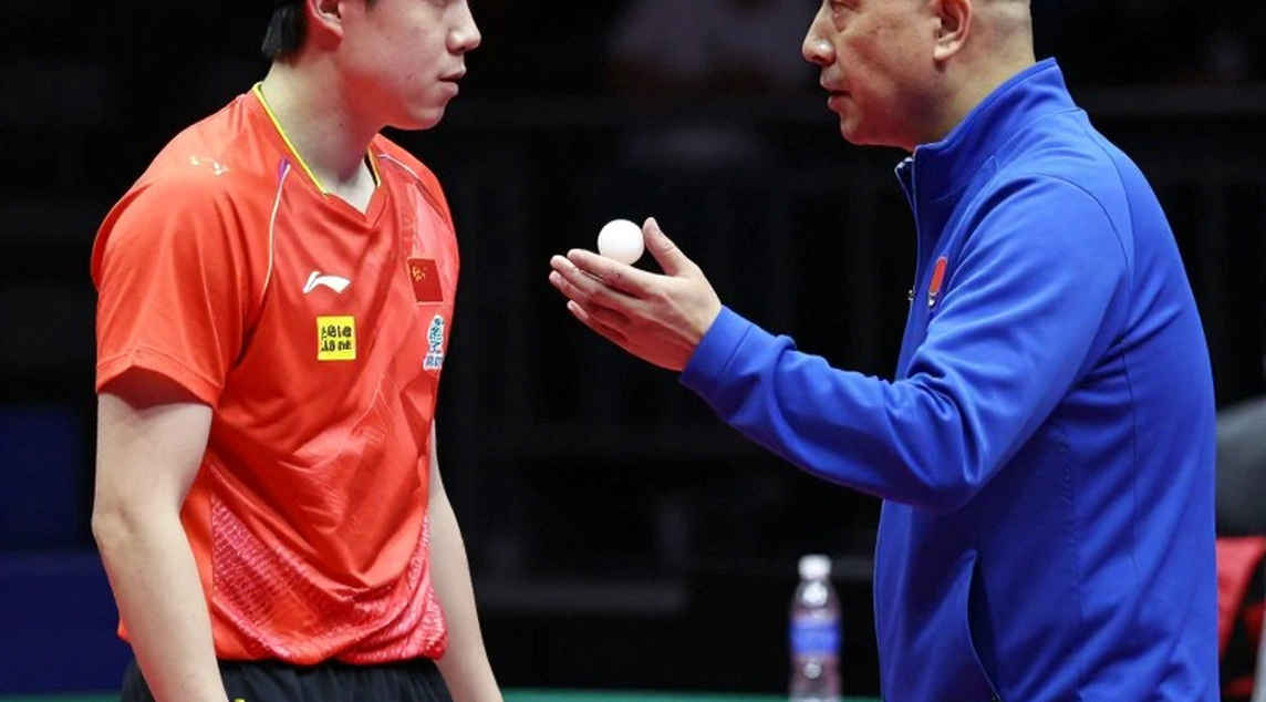V.League không thiếu tiền — nó thiếu sổ sách V.League không thiếu tiền — nó thiếu sổ sách