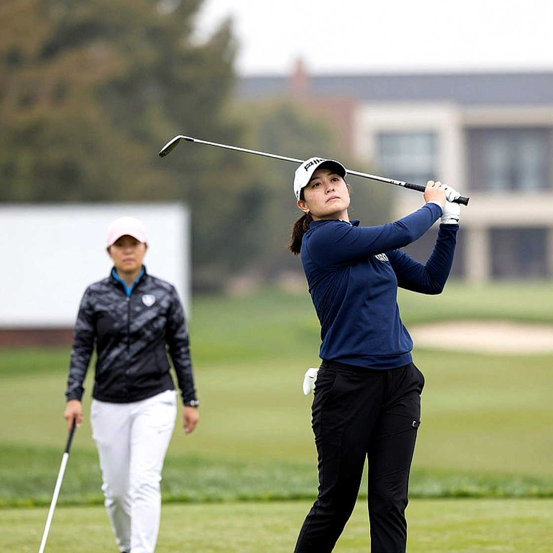 Sau cánh cửa nhà tạm trú Niagara, một 'country club' được dựng lên bằng gậy golf quyên góp