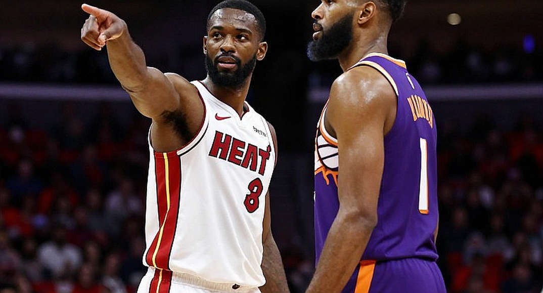 Gregg Popovich kết hôn với em gái Mike Budenholzer: Một tin đời tư, và một hồ sơ huấn luyện đã bị NBA viết lại Gregg Popovich kết hôn với em gái Mike Budenholzer: Một tin đời tư, và một hồ sơ huấn luyện đã bị NBA viết lại