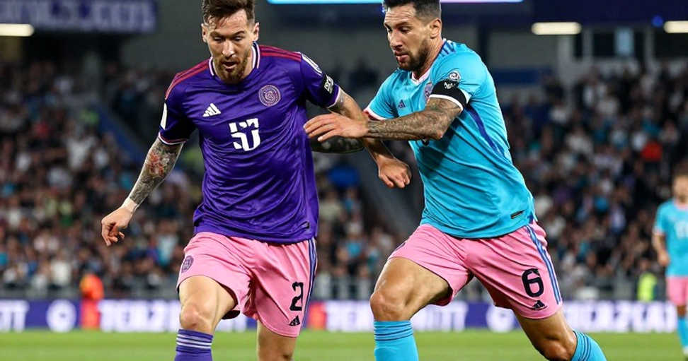 Phút 10 im lặng: Khi bóng đá Argentina học cách nói lời tạm biệt Messi Phút 10 im lặng: Khi bóng đá Argentina học cách nói lời tạm biệt Messi