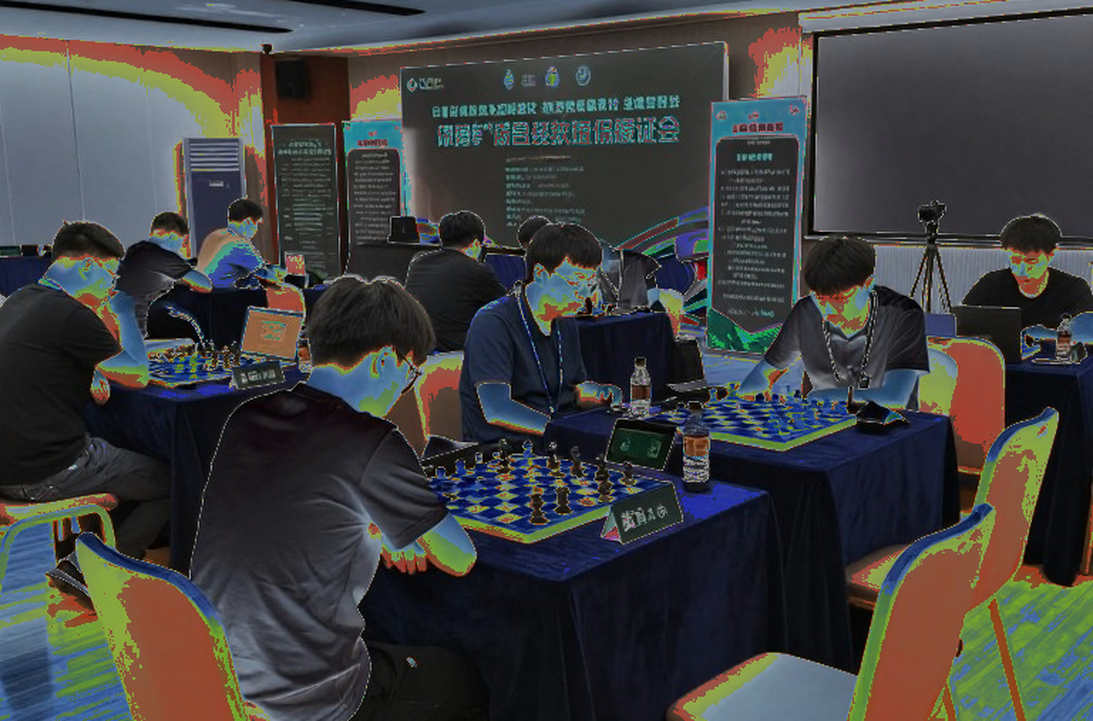 Người cha rời Singapore, cô con gái và bảy ván cờ ở Olympiad