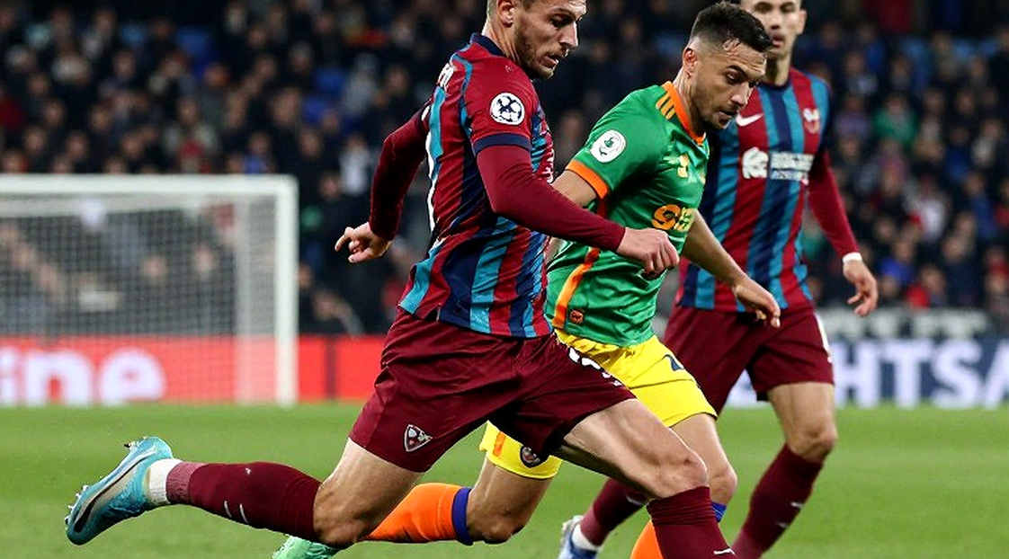 Barcelona buông Julián Álvarez: khi tiếng thở dài cũng là một bản hợp đồng Barcelona buông Julián Álvarez: khi tiếng thở dài cũng là một bản hợp đồng