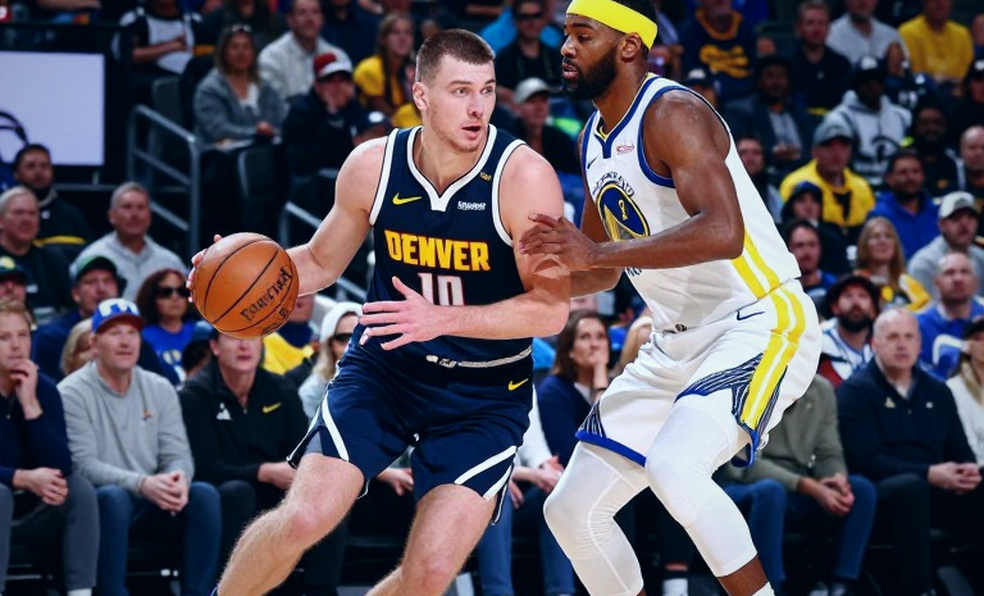 Không Còn Chỗ Trống: Lễ Kéo Băng Vô Địch Của New York Knicks Sau 53 Năm Chờ Đợi