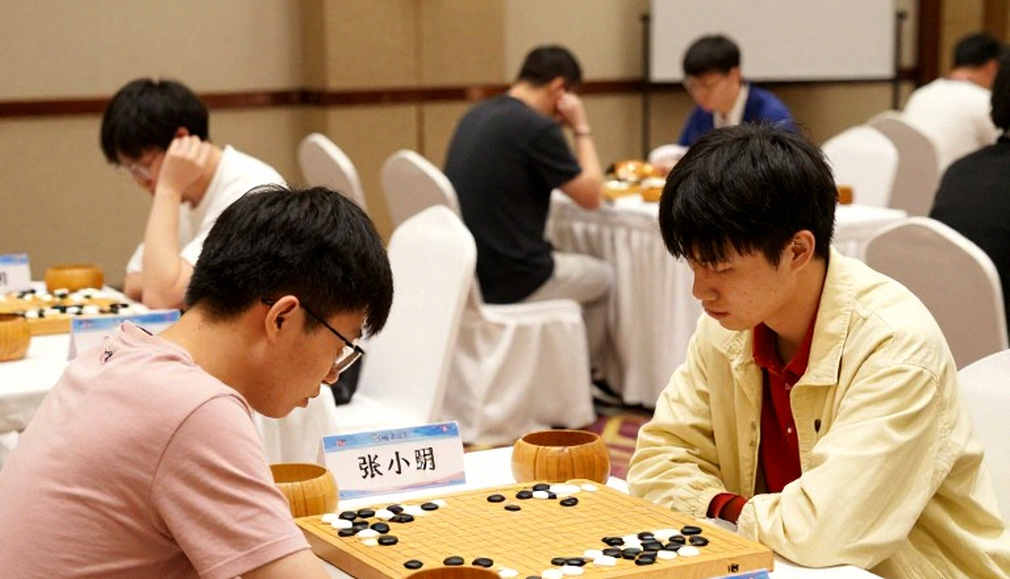 Samarkand, ChessBase Magazine #225 và một dòng tít lệch khỏi bàn cờ