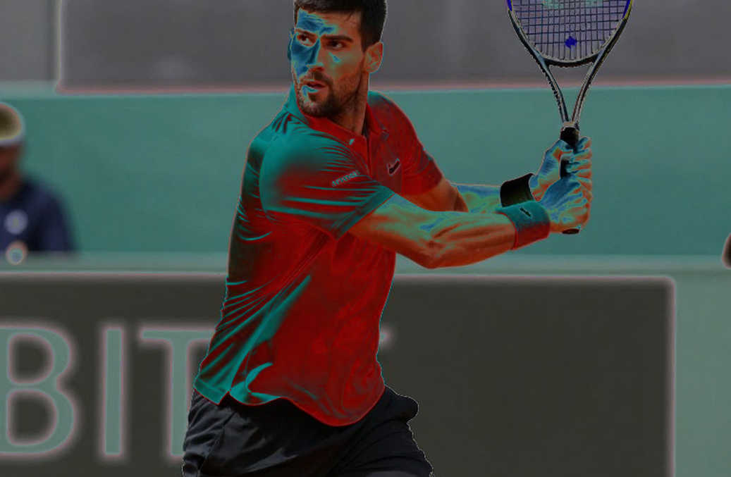 Chín lớp giải phẫu một tay vợt tennis: khoảng lặng giữa hai lần giao bóng