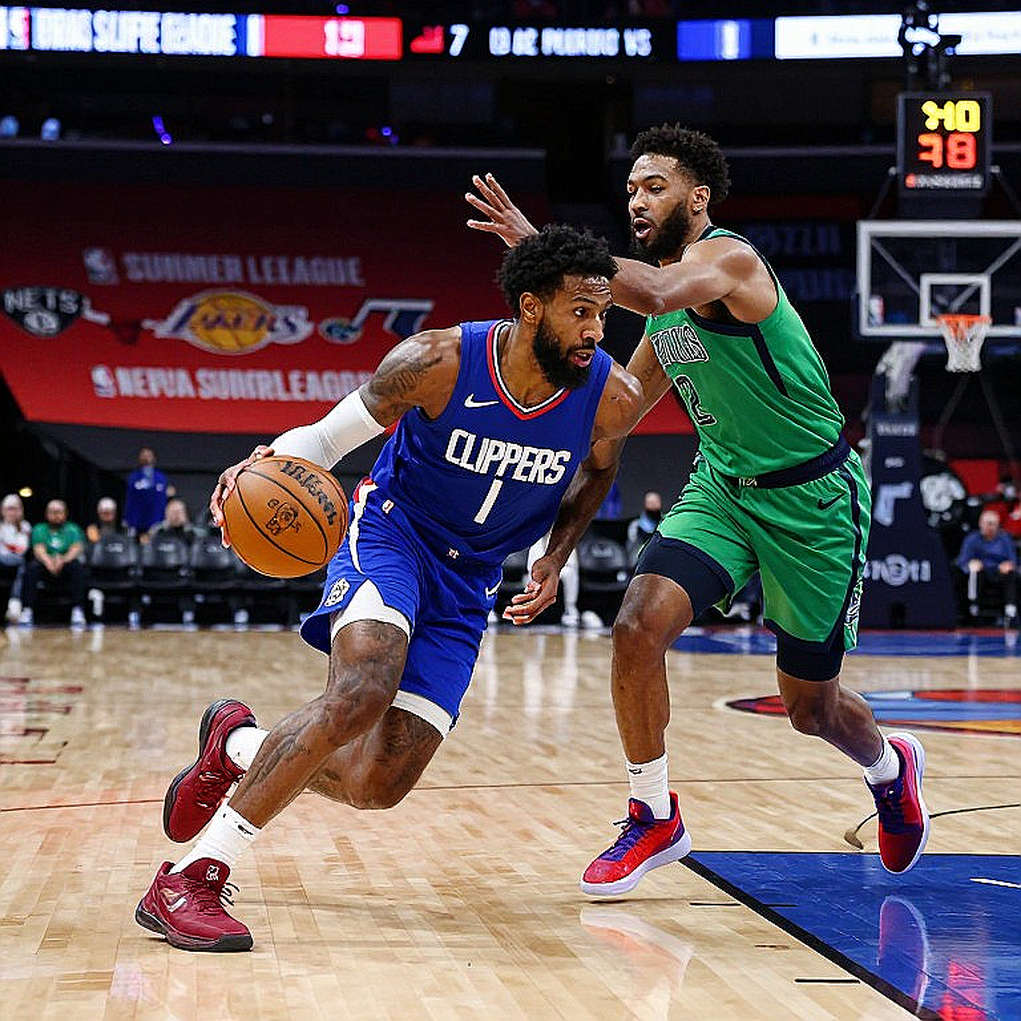 Toronto dựng tượng Kyle Lowry: GROAT, áo số 7 và một thập kỷ đổi đời Toronto dựng tượng Kyle Lowry: GROAT, áo số 7 và một thập kỷ đổi đời