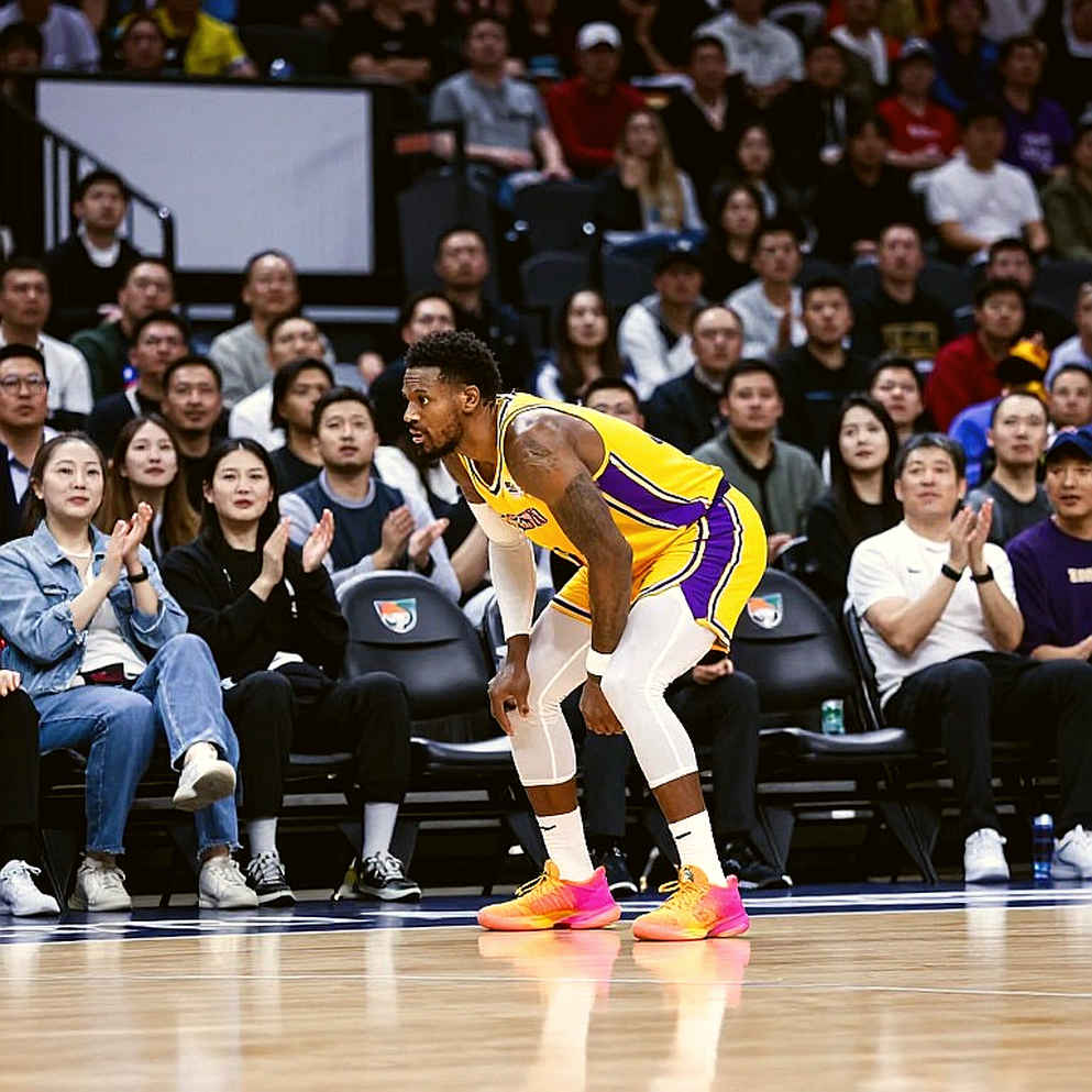 Kyrie Irving Returns After 586 Days: A Pretty Layup, a Loud Roar, and the Data Gap Nobody Filled
